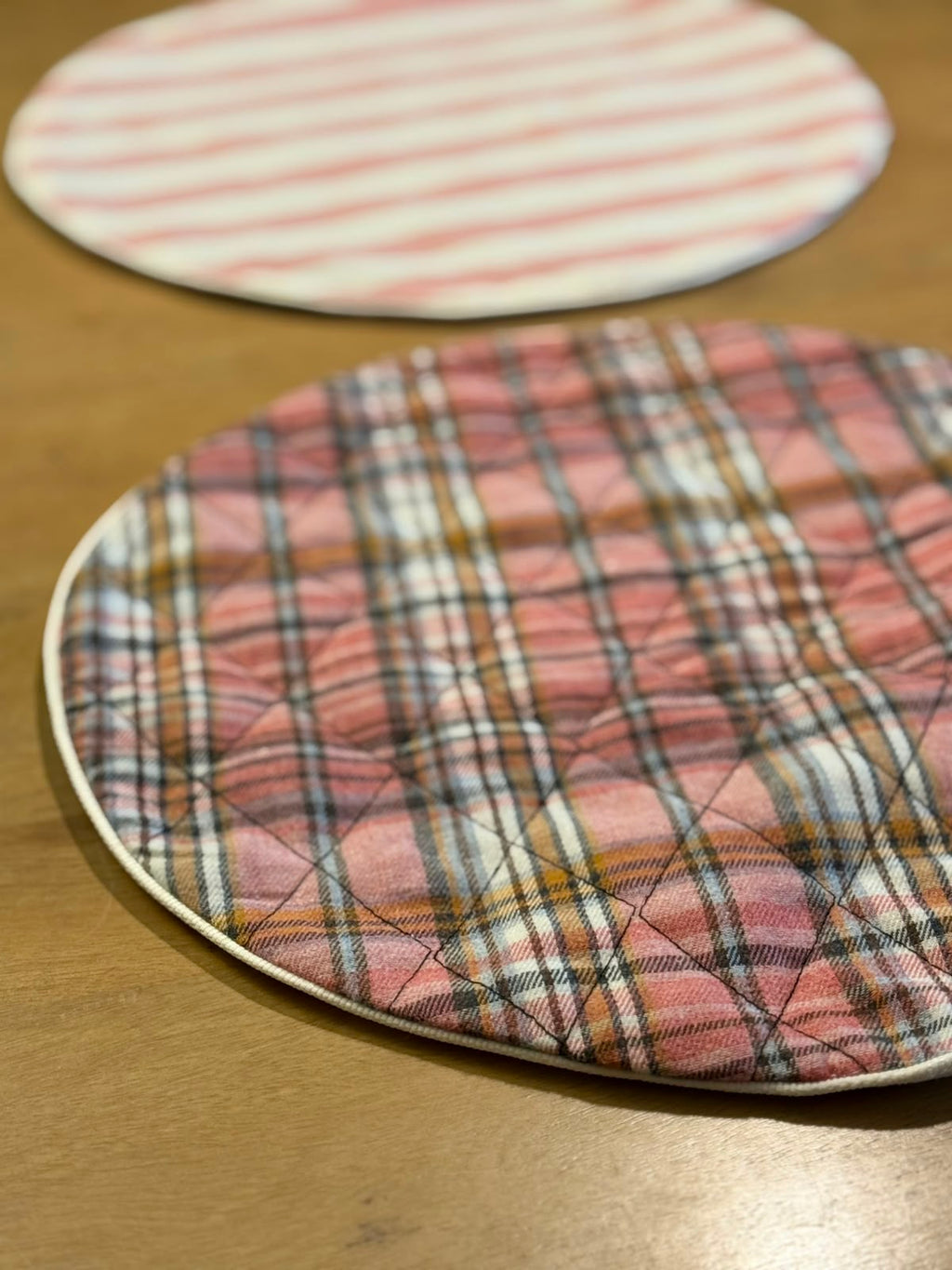 Individual redondo acolchado reversible